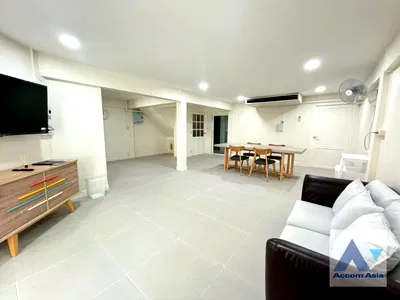 เช่าบ้านเดี่ยว ซอยทองหล่อ (สุขุมวิท 55) : 🔼🔽 AccomA 📩 Pet friendly,Home Office 3 BR House in Khlong Ton Nuea (1717086)
