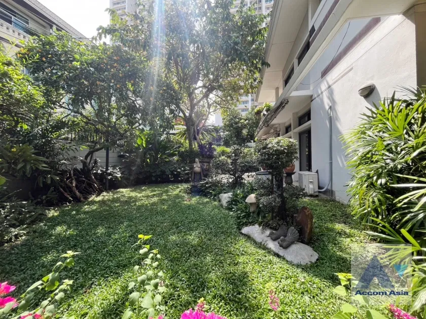 รูป 🔼🔽 AccomA 📩  Split-Level Modern-Vintage Home with Lawn and Mature Trees  (AA42371) - รูปที่ 5/20