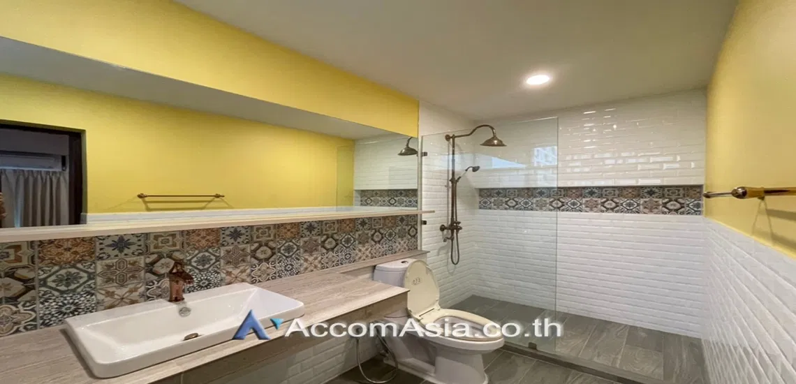 picture 🔼🔽 AccomA 📩 Home Office,Garden 3 BR House in Khlong Toei Nuea (AA12557) - 16/17