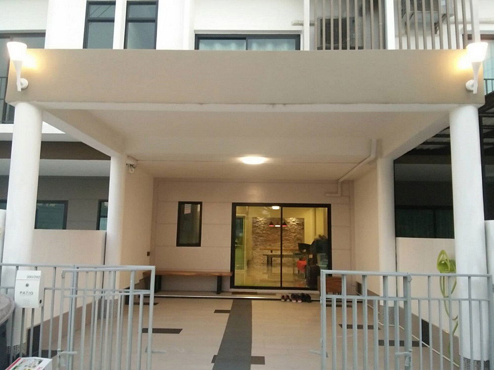 รูป Call : 092-251-3911 โครงการ พาทิโอ ศรีนครินทร์-พระราม 9 ทาวน์โฮม วิวสวน 3 ชั้น 20 ตร.วา 3 นอน 3 น้ำ ใกล้รถไฟฟ้าสีเหลือง ศรีกรีฑา - รูปที่ 2/12