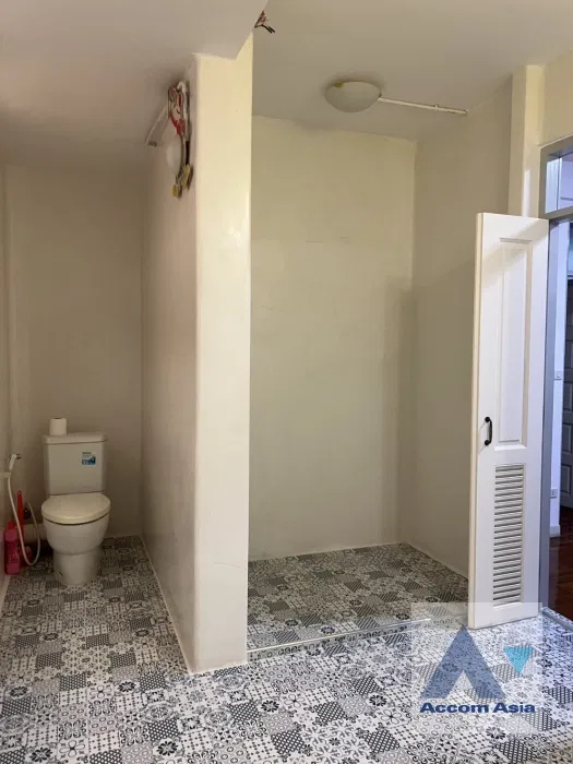 รูป 🔼🔽 AccomA 📩 Fully Furnished,Home Office,Pet friendly 4 BR Townhouse in Thung Maha Mek (AA43939) - รูปที่ 14/16
