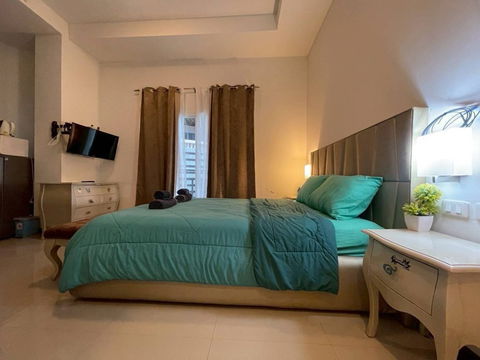 The Club House Resident  big room 