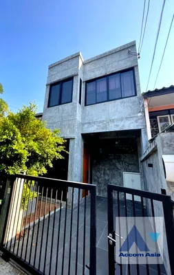 เช่าทาวน์โฮม ท่าเรือประสานมิตร : 🔼🔽 AccomA 📩 Home Office,Pet friendly 2 BR Townhouse in  Bang Kapi (AA26415)