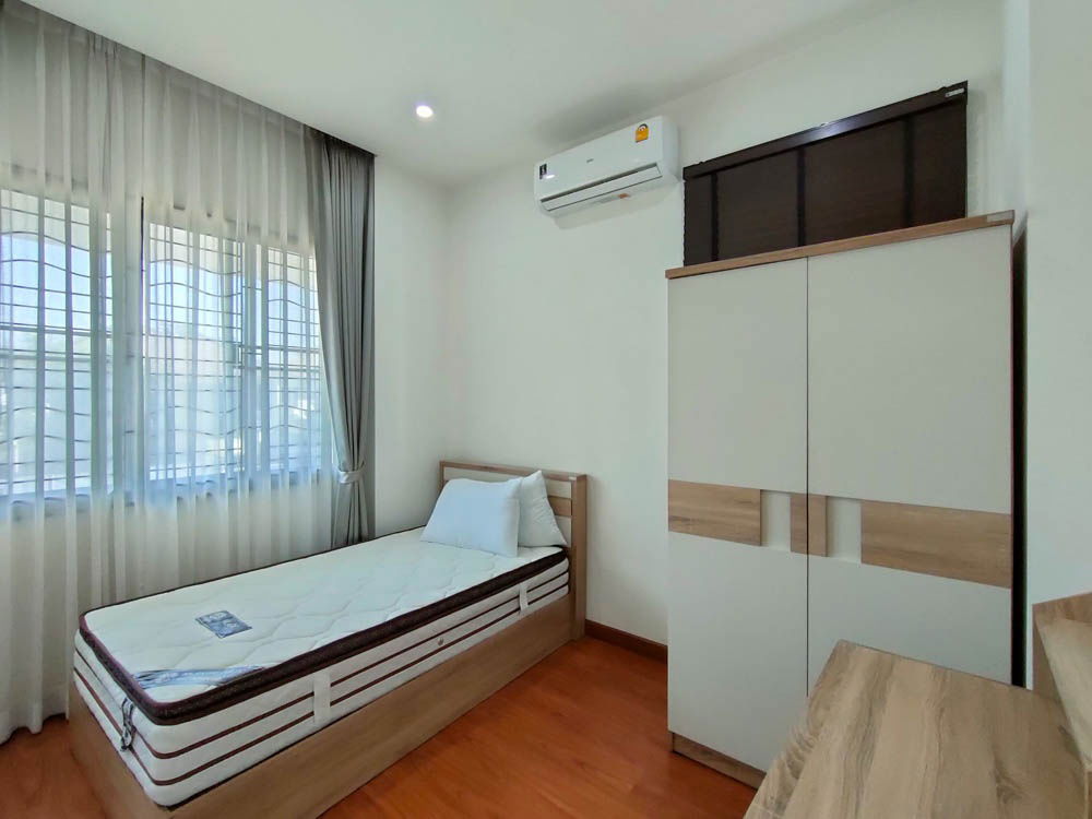 picture Modern-Style 4-Bedroom House with Bathtub, Just 10 Minutes to Chiang Mai Airport - 42/50