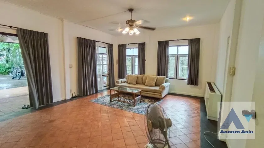 picture 🔼🔽 AccomA 📩 Classic home with private pool and garden in Phaholyothin (AA13424) - 9/20