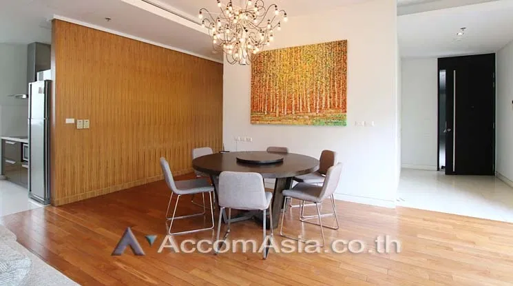 picture 🔼🔽 AccomA 📩 Elegant condo with warm tones and built-in features (1512069) - 4/13