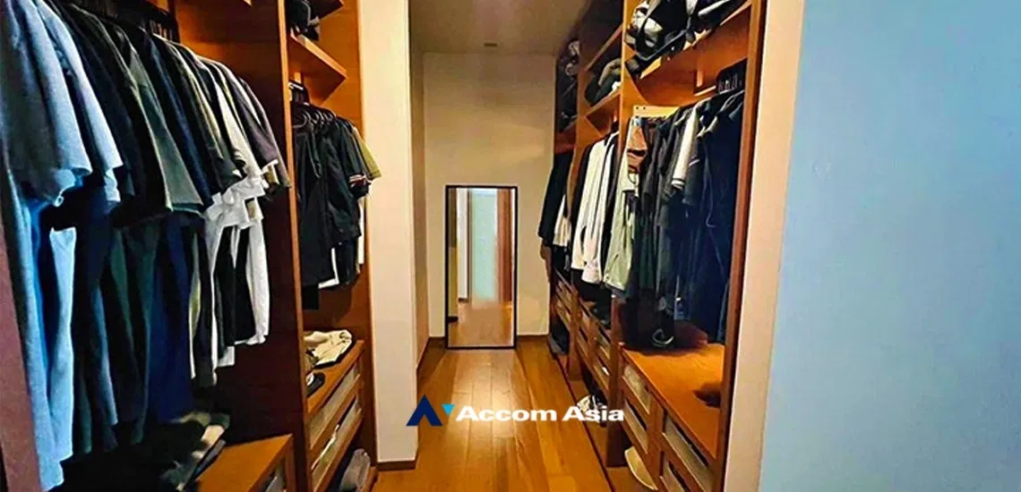 รูป 🔼🔽 AccomA 📩  Stylish condominium with full-width windows and built-in décor in Sathorn (AA34862) - รูปที่ 12/17
