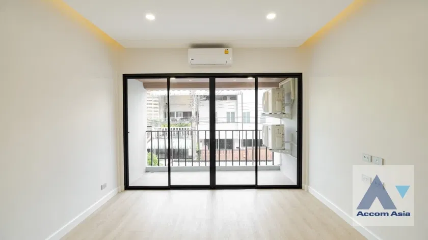 picture 🔼🔽 AccomA 📩  Newly renovated townhome 4 beds for rent in Sukhumvit, Bangkok near BTS Phra khanong (AA33050) - 19/20