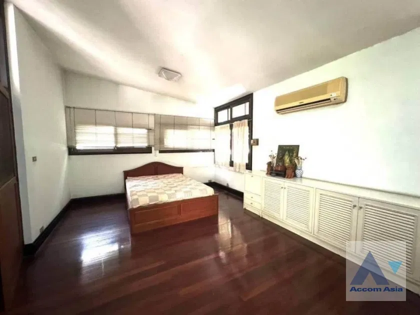 รูป 🔼🔽 AccomA 📩  Split-Level Modern-Vintage Home with Lawn and Mature Trees  (AA42371) - รูปที่ 15/20