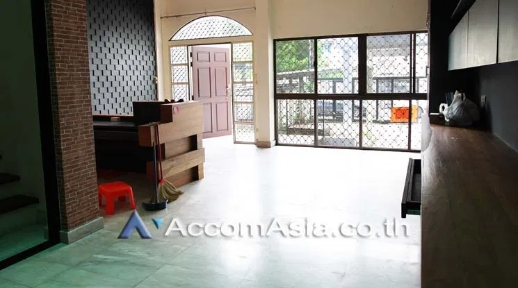picture 🔼🔽 AccomA 📩 Home Office 3 BR Townhouse in Khlong Toei (AA17938) - 5/16