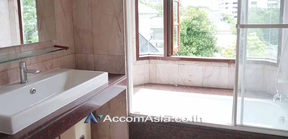รูป 🔼🔽 AccomA 📩  Elegant European-Style Home with Central Spiral Staircase (AA22749) - รูปที่ 13/20