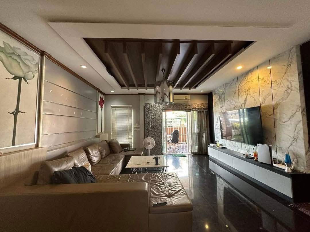 picture Pattaya House with Private Pool in Pattaya Beach Side Thepprasit Road inside a safe and transquil village - 11/18