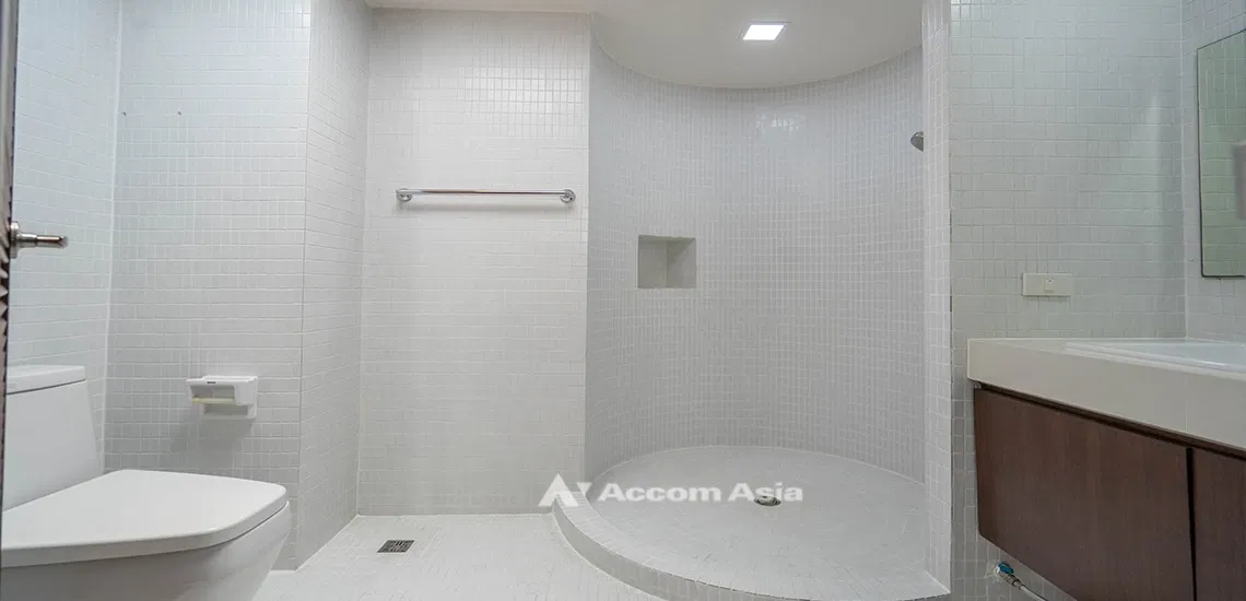 รูป 🔼🔽 AccomA 📩  Classic house with rooftop and stylish interior in Phrom Phong (110107) - รูปที่ 16/20