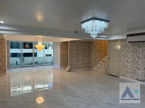 🔼🔽 AccomA 📩 Spacious unit with high ceilings and potential in Sukhumvit (AA38718)