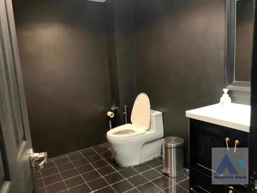 picture 🔼🔽 AccomA 📩 Home Office 3 BR Townhouse in Khlong Toei Nuea (88766) - 10/10