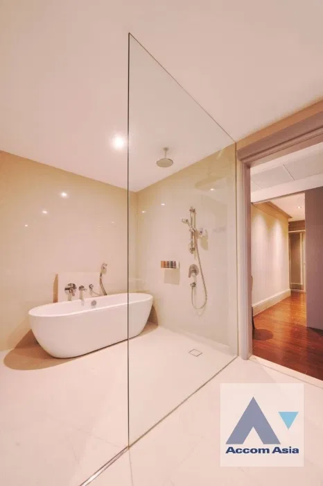รูป 🔼🔽 AccomA 📩 Luxury condo with elegant wood paneling and bright interiors (AA36946) - รูปที่ 10/12