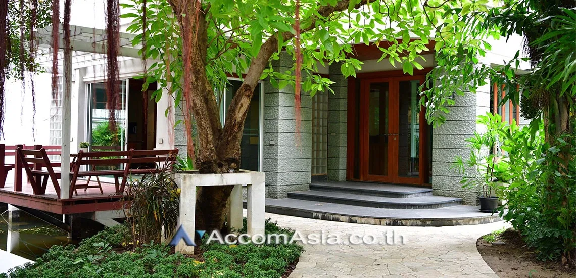 picture 🔼🔽 AccomA 📩 Detached house with warm interiors and private yard in Phaholyothin (AA30003) - 3/12