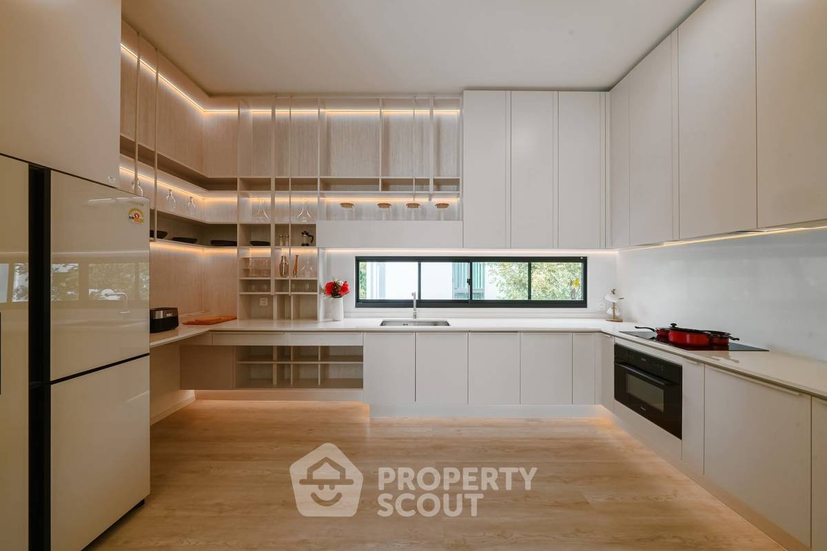รูป บ้าน 4-ห้องนอน ที่ วีเว่ กรุงเทพกรีฑา ใกล้ กรุงเทพกรีฑา (ID 2284356) - รูปที่ 11/21