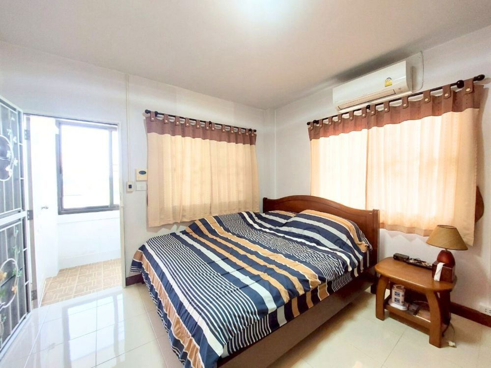 รูป ขายบ้านเดี่ยว 2 ชั้น หมู่บ้านอริสรา 3 สภาพดี พร้อมเข้าอยู่ ทำเลติดถนนกาญจนาภิเษก ลาดหลุมแก้ว ปทุมธานี  - รูปที่ 11/17