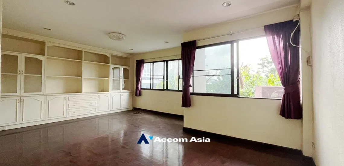 รูป 🔼🔽 AccomA 📩 Classic townhome with full built-ins in central Thonglor location (13000542) - รูปที่ 5/18