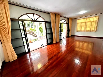 เช่าบ้านเดี่ยว ถนนพระราม 3 : 🔼🔽 AccomA 📩  Warm family house with wood floors and classic charm in Sathorn (AA35228)