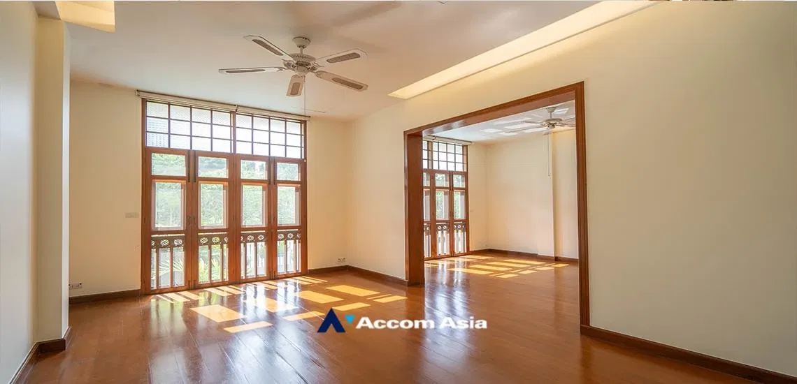 picture 🔼🔽 AccomA 📩 Classic white home with shared pool and bright, open interior 5 mins to BTS (6001601) - 9/20
