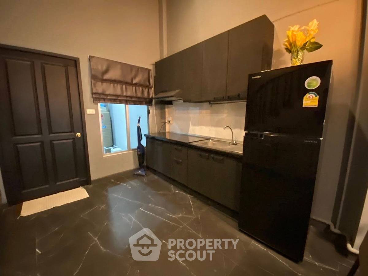 picture 3-BR Townhouse at Baan Klang Muang The Paris Rama 9-Ramkamhaeng in Hua Mak (ID 2283584) - 2/12