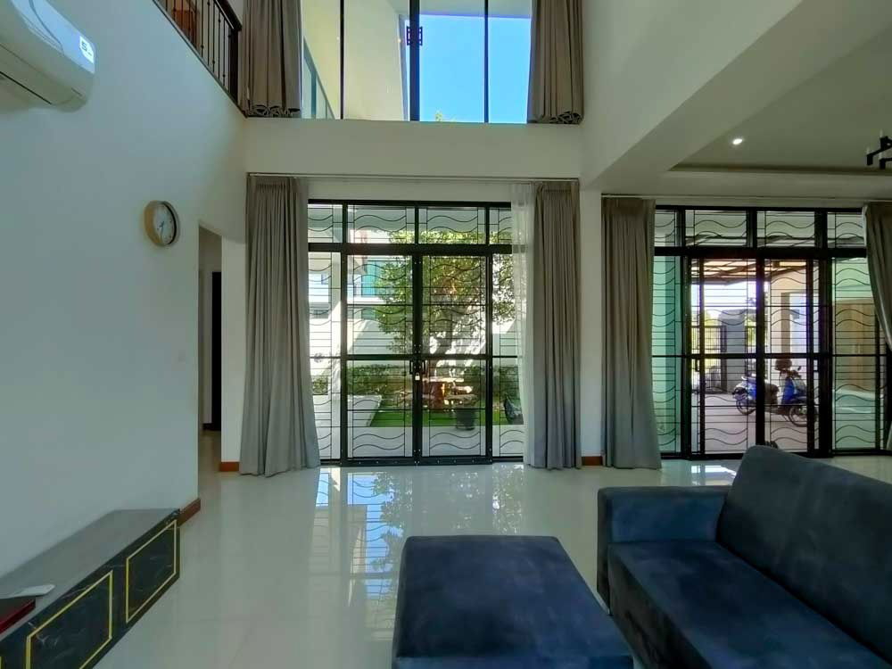 picture Modern-Style 4-Bedroom House with Bathtub, Just 10 Minutes to Chiang Mai Airport - 25/50