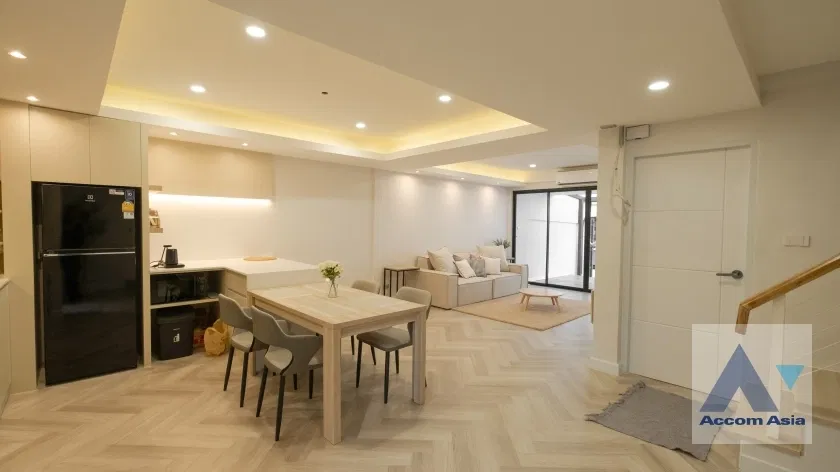 picture 🔼🔽 AccomA 📩  Newly renovated townhome 4 beds for rent in Sukhumvit, Bangkok near BTS Phra khanong (AA33050) - 9/20