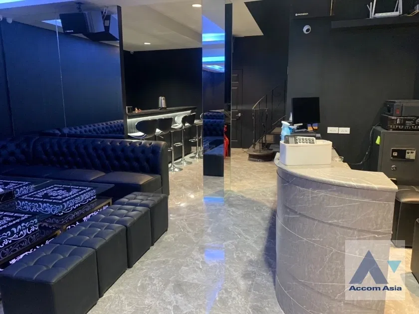 picture 🔼🔽 AccomA 📩 Home Office 3 BR Townhouse in Khlong Toei Nuea (88766) - 3/10