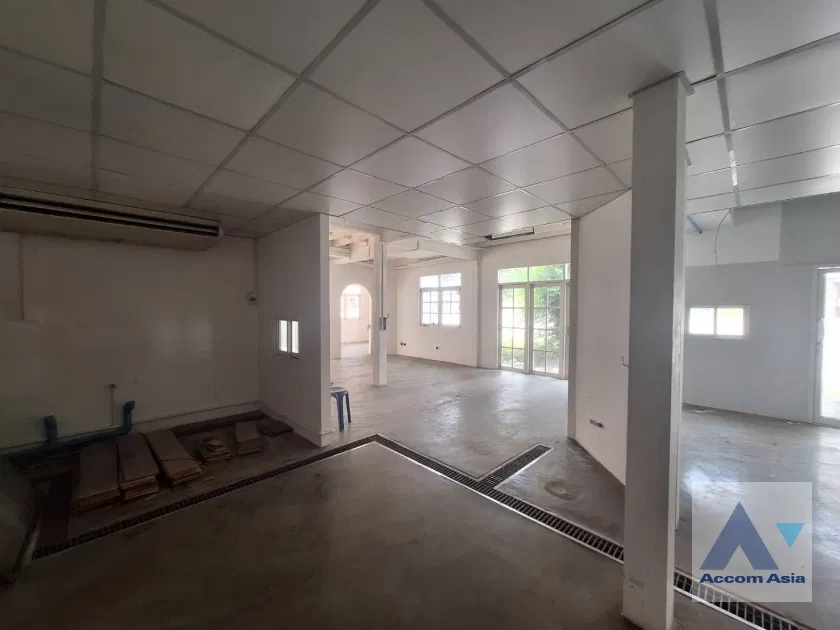 picture 🔼🔽 AccomA 📩 2-Storey Detached House for Rent and Sale | Perfect for Renovation in Sathorn (AA17365) - 5/17