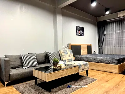 เช่าทาวน์โฮม ล้ง 1919 : 🔼🔽 AccomA 📩 Home Office 2 BR Townhouse in Bang Khlo (AA35161)