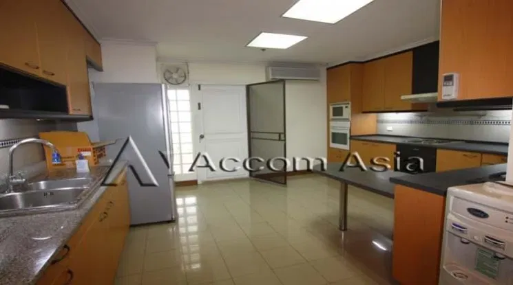 picture 🔼🔽 AccomA 📩 Wood-accented condominium with wide balcony and natural light (26341) - 5/9