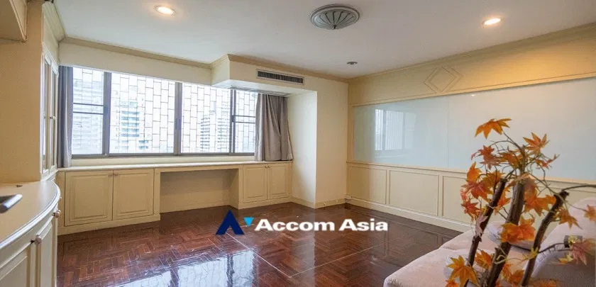 รูป 🔼🔽 AccomA 📩 Warm-tone condominium with built-in closets and open view balcony (28612) - รูปที่ 6/15