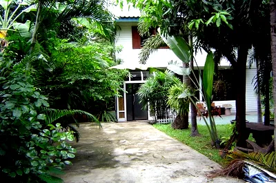 เช่าบ้านเดี่ยว ซอยทองหล่อ (สุขุมวิท 55) : 🔼🔽 AccomA 📩  3 BR House in Khlong Ton Nuea (9007301)