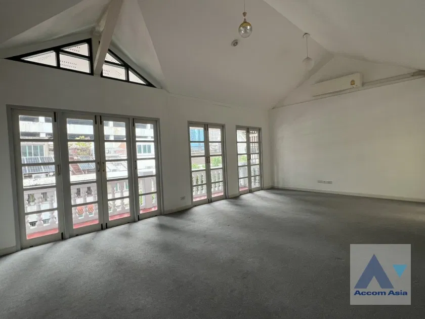 รูป 🔼🔽 AccomA 📩 Fully Furnished,Home Office,Pet friendly 4 BR Townhouse in Thung Maha Mek (AA43939) - รูปที่ 8/16