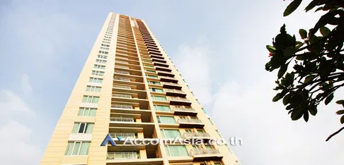 🔼🔽 AccomA 📩  Large balcony Condominium in Sathorn with peaceful ambiance (AA18713)