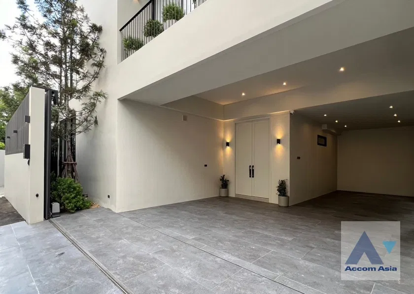picture 🔼🔽 AccomA 📩 Warm Minimalist Home with Natural Light - 12/12