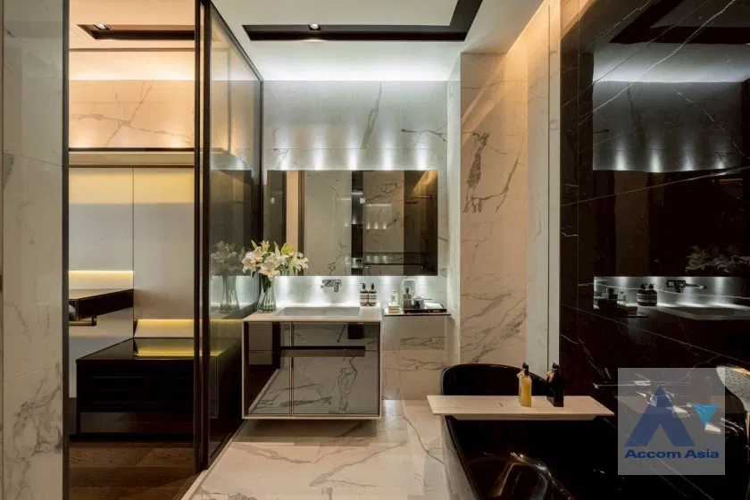 รูป 🔼🔽 AccomA 📩  Modern minimalist condominium with wooden interior and full-height glass (AA43843) - รูปที่ 20/20