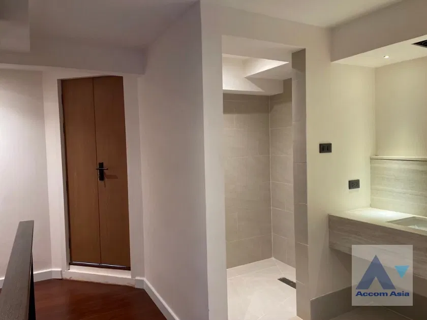 picture 🔼🔽 AccomA 📩  3 BR Townhouse in Khlong Toei Nuea (AA43136) - 14/20