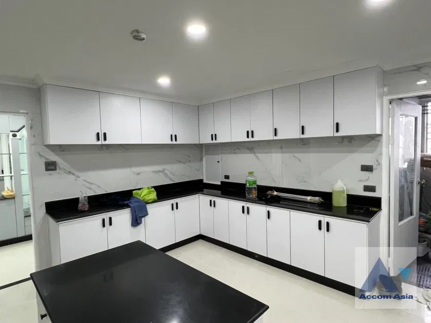 picture 🔼🔽 AccomA 📩 Modern condo in Sukhumvit with warm tones and airy layout (AA17280) - 8/20