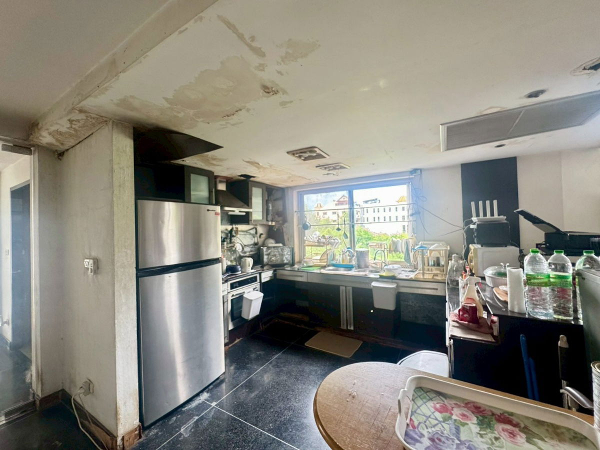 picture Buy and sell 3-story house, Town in Town, single house unique. The owner is an architect. Good function, light channels very good. ID: @951qfbfi - 7/19