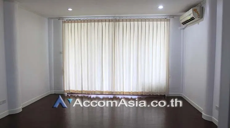 picture 🔼🔽 AccomA 📩 Home Office 4 BR Townhouse in Khlong Toei Nuea (AA18310) - 1/17