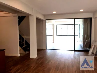 เช่าบ้านเดี่ยว เขตสาทร : 🔼🔽 AccomA 📩 Pet friendly 3 BR House in Thung Maha Mek (AA43786)