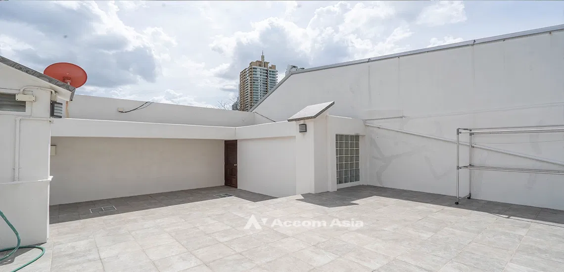 รูป 🔼🔽 AccomA 📩  Classic house with rooftop and stylish interior in Phrom Phong (110107) - รูปที่ 14/20