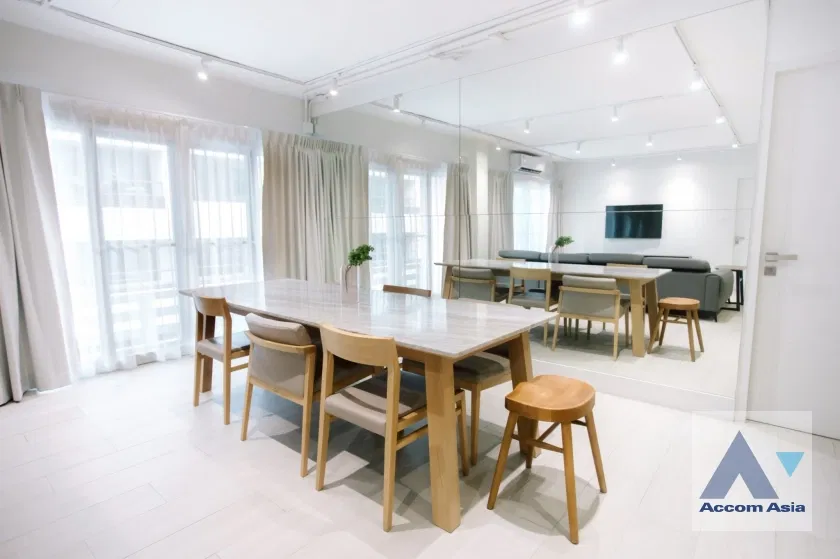 picture 🔼🔽 AccomA 📩 Newly renovated 2 BR Condominium @Navin Court (AA44330) - 2/20