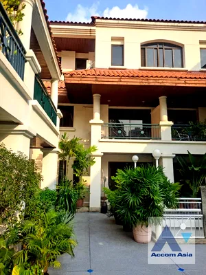 ทาวน์โฮม ม.ศรีนครินทรวิโรฒ วิทยาเขตประสานมิตร : 🔼🔽 AccomA 📩 Pet friendly 5 BR Townhouse @ (AA36810)