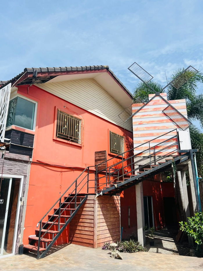 picture Townhome in Pattaya Prime Location "Just behind Pattaya Floating Marketwith spacious space for garden  - 1/10