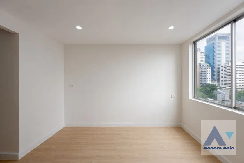 picture 🔼🔽 AccomA 📩 Spacious corner unit with modern white finishes and green-tile bathrooms (AA43454) - 9/20