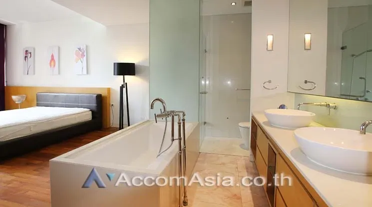 picture 🔼🔽 AccomA 📩 Elegant condo with warm tones and built-in features (1512069) - 11/13
